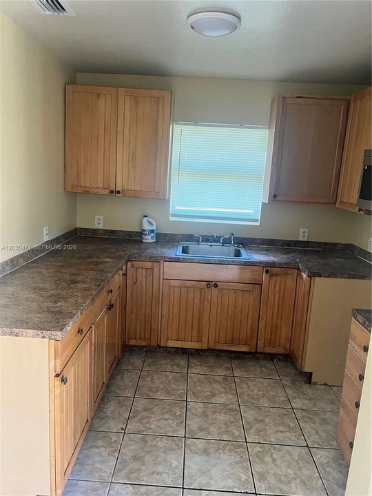 For Rent: $2,900 (3 beds, 2 baths, 2088 Square Feet)