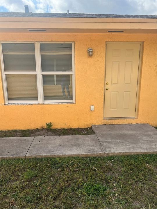For Rent: $2,900 (3 beds, 2 baths, 2088 Square Feet)