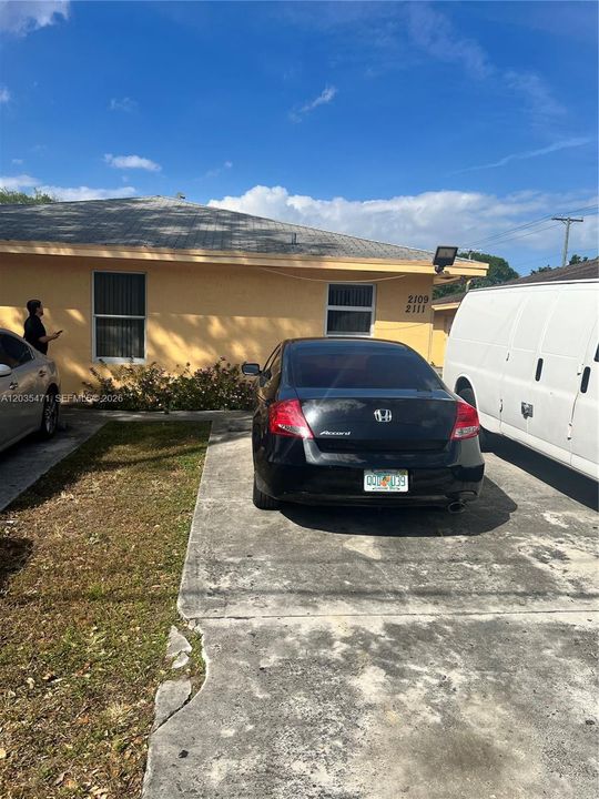 For Rent: $2,900 (3 beds, 2 baths, 2088 Square Feet)