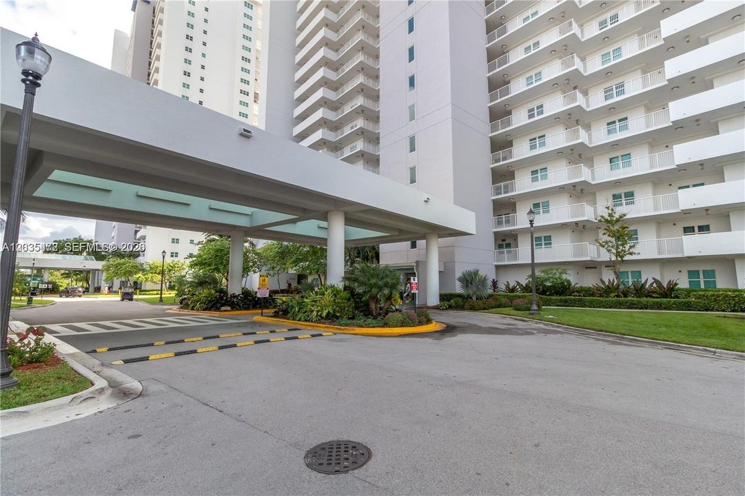 For Rent: $3,300 (2 beds, 2 baths, 1758 Square Feet)