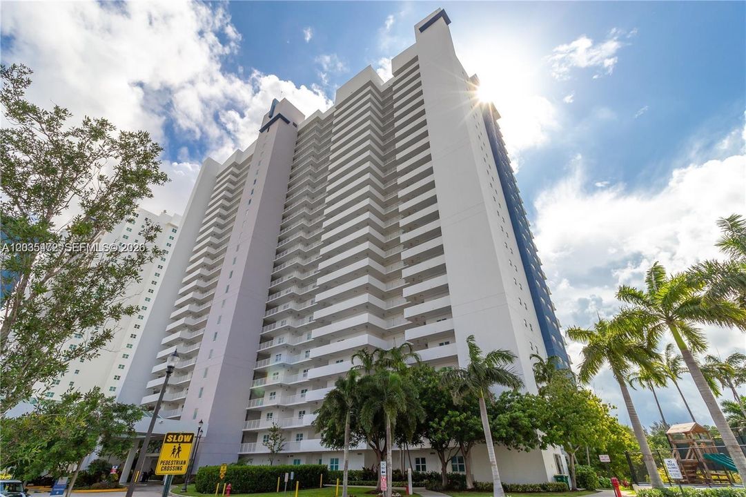 For Rent: $3,300 (2 beds, 2 baths, 1758 Square Feet)