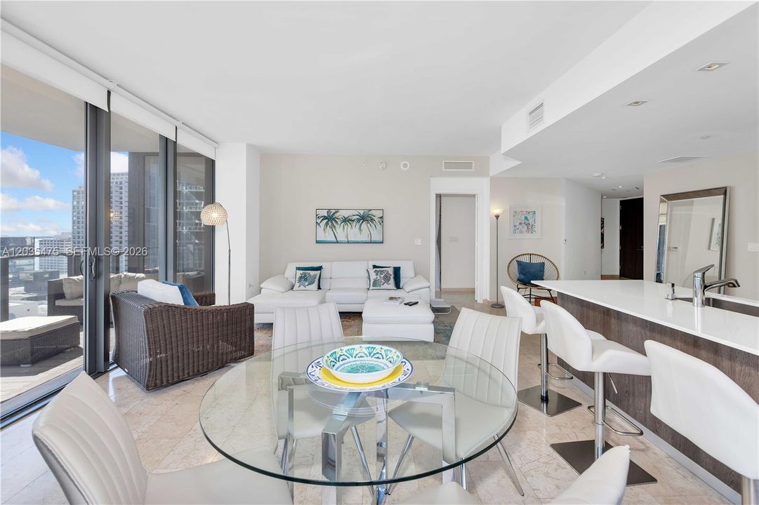 En Venta: $1,080,000 (2 camas, 2 baños, 1265 Pies cuadrados)