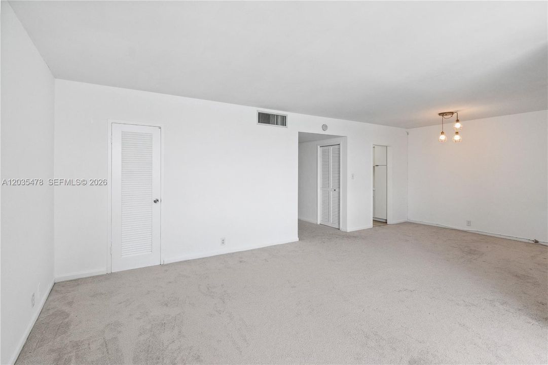 For Rent: $2,350 (0 beds, 1 baths, 746 Square Feet)