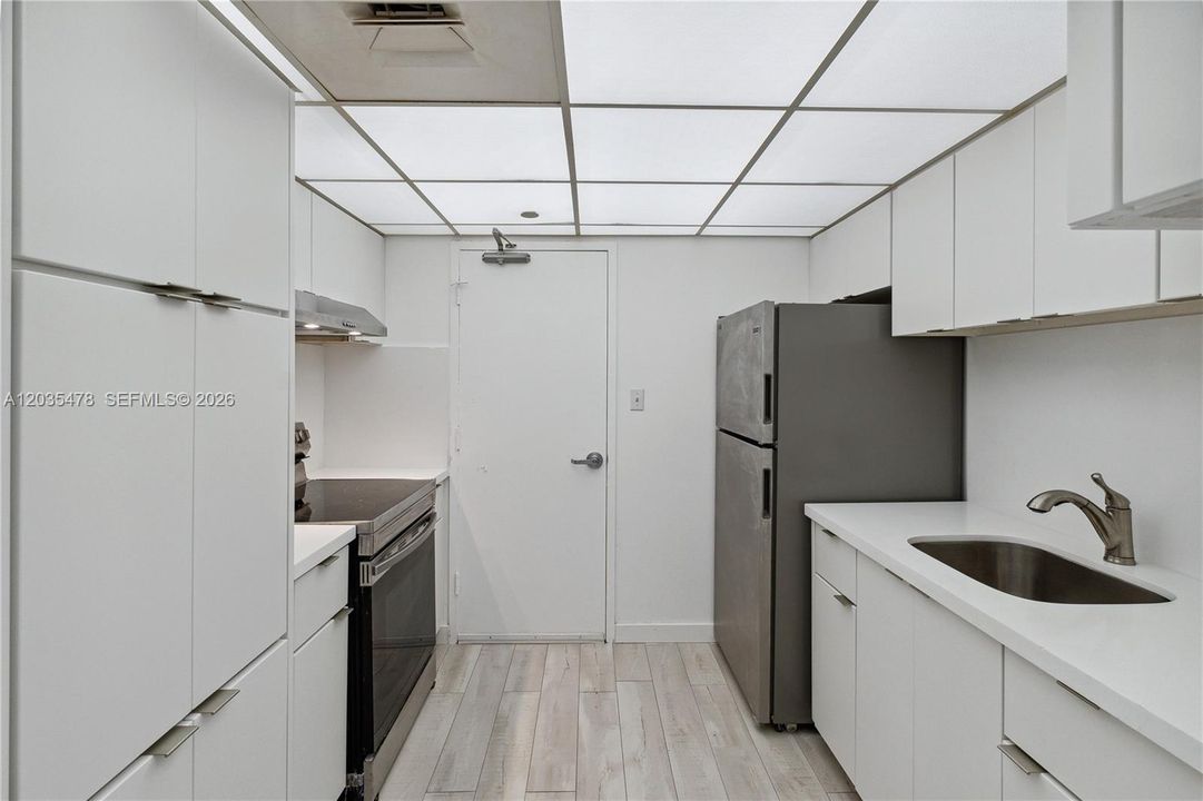 For Rent: $2,350 (0 beds, 1 baths, 746 Square Feet)