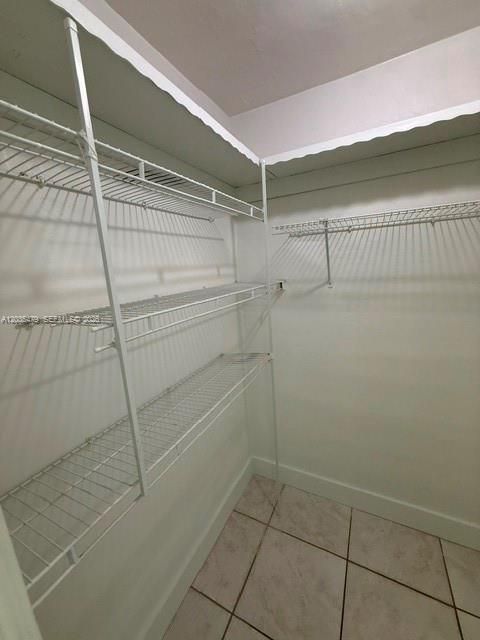 For Sale: $199,000 (1 beds, 1 baths, 898 Square Feet)