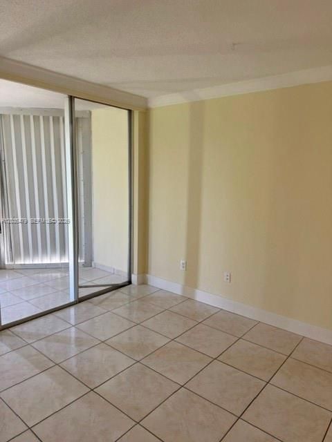 For Sale: $199,000 (1 beds, 1 baths, 898 Square Feet)