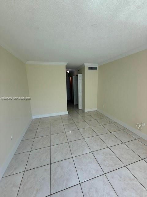 For Sale: $199,000 (1 beds, 1 baths, 898 Square Feet)