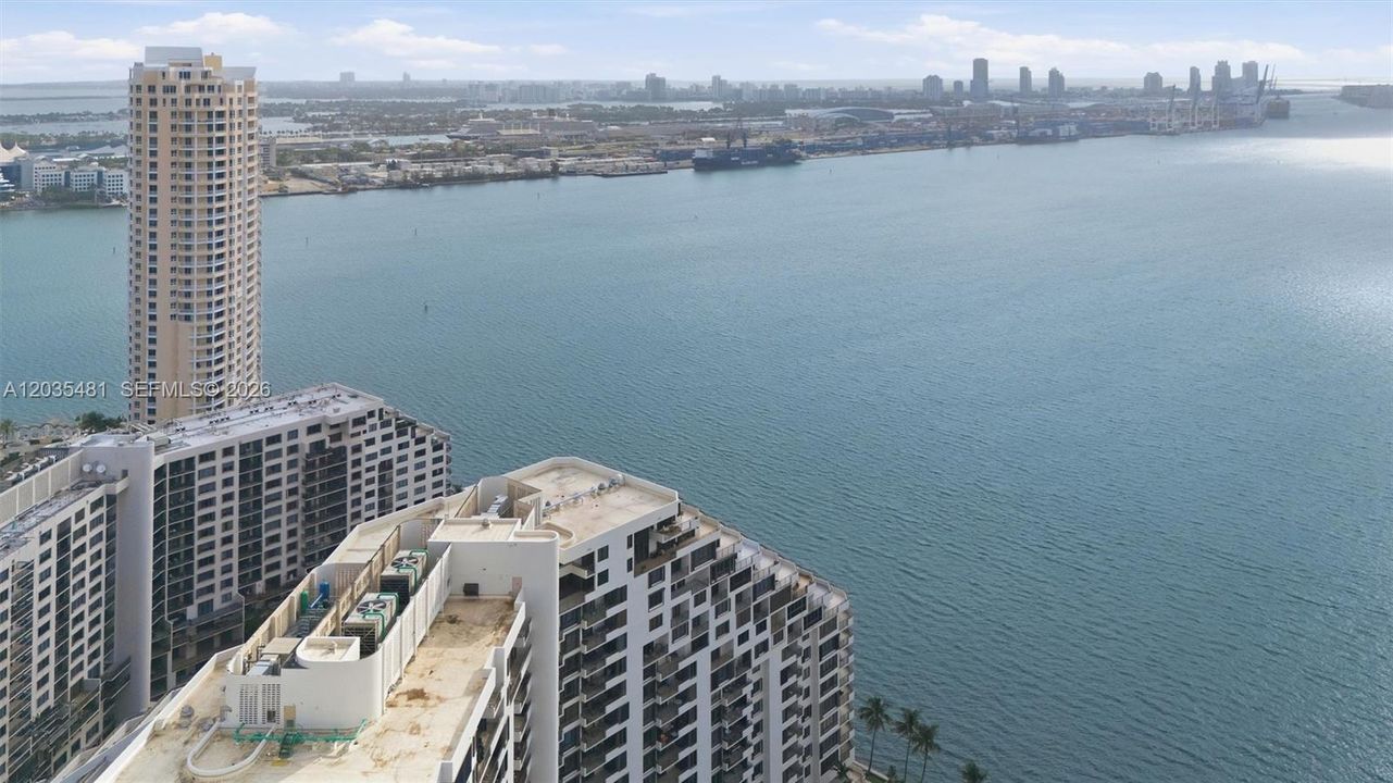 En Venta: $799,000 (2 camas, 2 baños, 1377 Pies cuadrados)