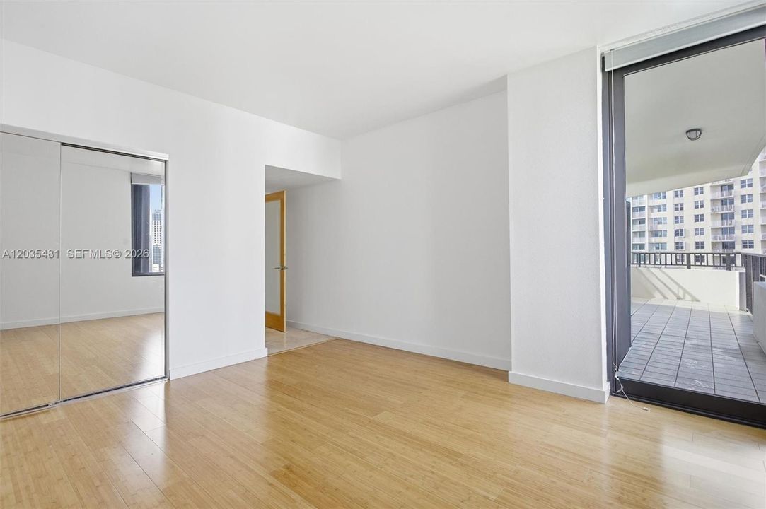 En Venta: $799,000 (2 camas, 2 baños, 1377 Pies cuadrados)