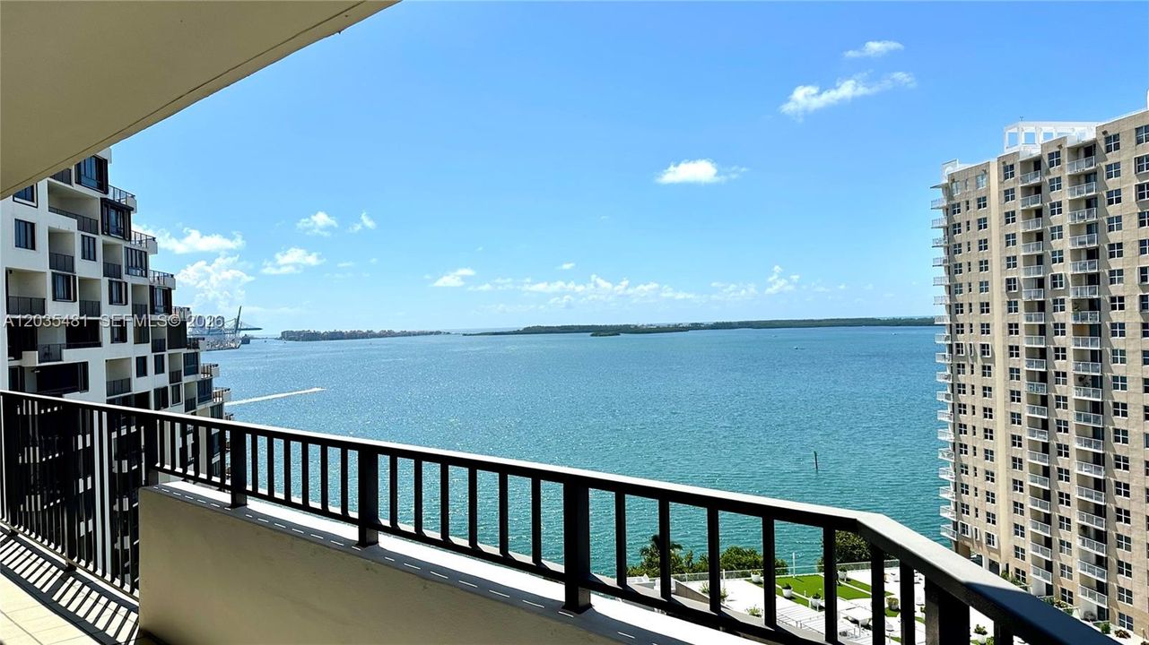 En Venta: $799,000 (2 camas, 2 baños, 1377 Pies cuadrados)