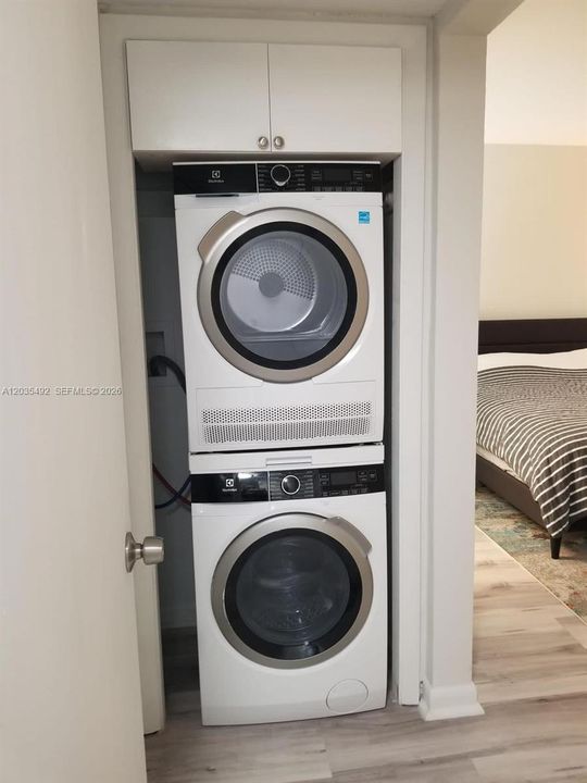 For Rent: $4,500 (2 beds, 2 baths, 1052 Square Feet)