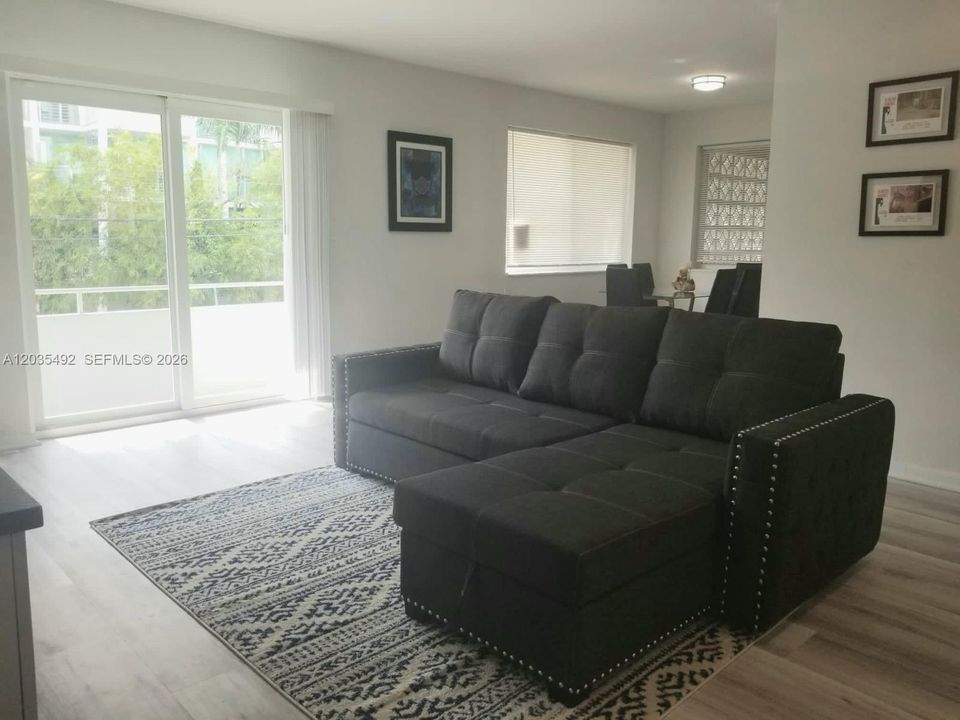 For Rent: $4,500 (2 beds, 2 baths, 1052 Square Feet)