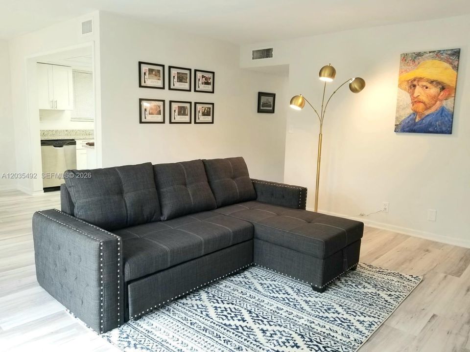 For Rent: $4,500 (2 beds, 2 baths, 1052 Square Feet)