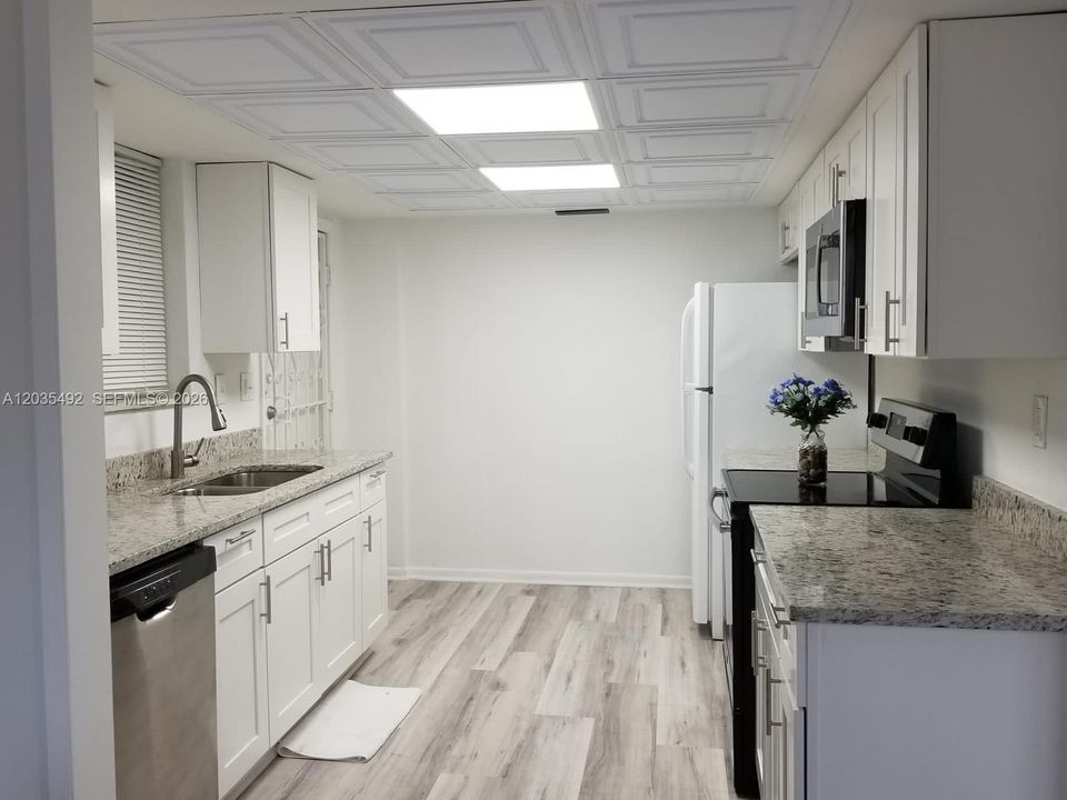 For Rent: $4,500 (2 beds, 2 baths, 1052 Square Feet)