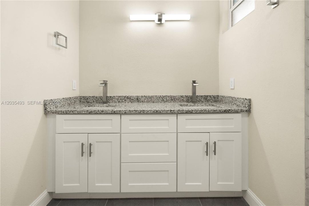 For Rent: $2,395 (3 beds, 3 baths, 1802 Square Feet)