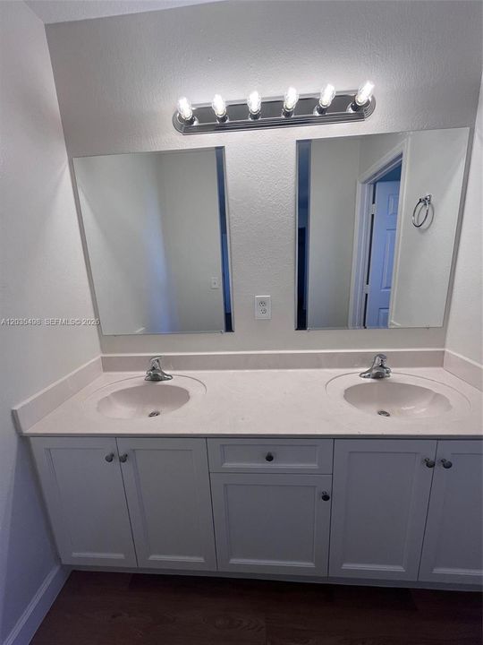 For Rent: $2,500 (3 beds, 2 baths, 1458 Square Feet)