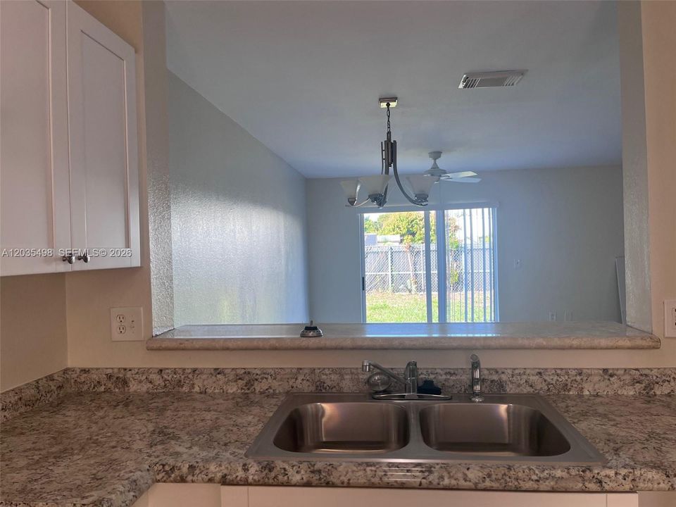 For Rent: $2,500 (3 beds, 2 baths, 1458 Square Feet)