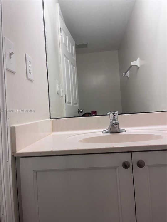 For Rent: $2,500 (3 beds, 2 baths, 1458 Square Feet)