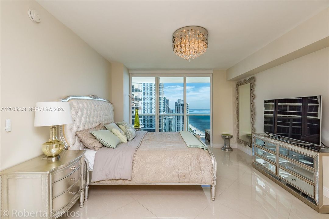 For Rent: $5,500 (2 beds, 2 baths, 1337 Square Feet)