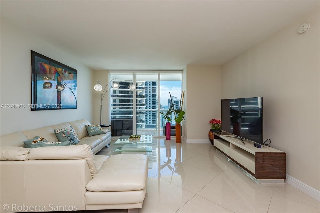 For Rent: $5,500 (2 beds, 2 baths, 1337 Square Feet)