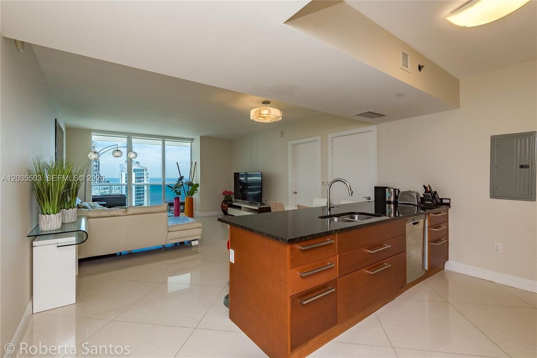 For Rent: $5,500 (2 beds, 2 baths, 1337 Square Feet)
