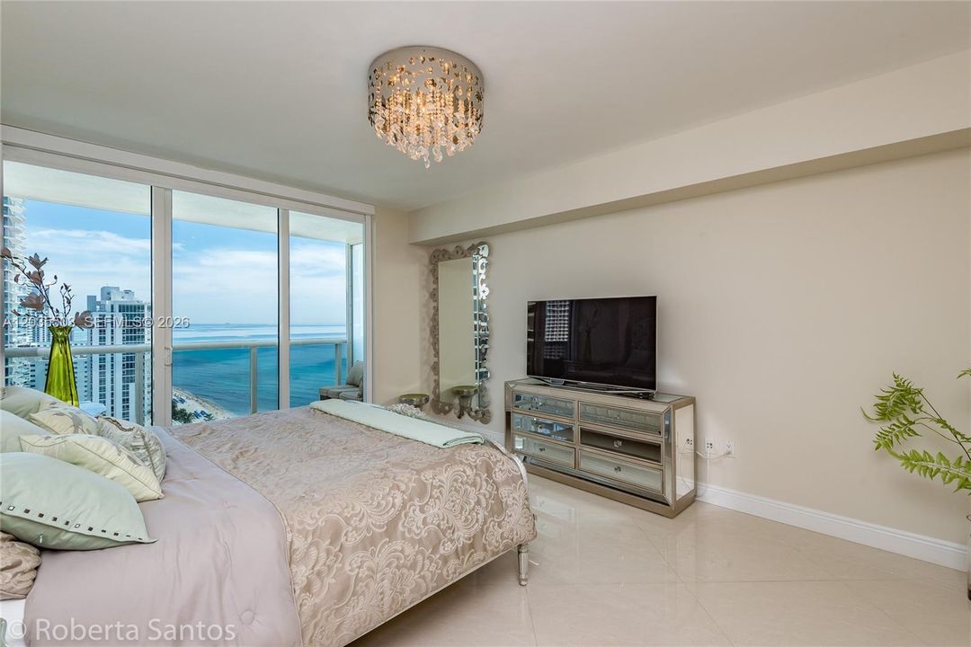For Rent: $5,500 (2 beds, 2 baths, 1337 Square Feet)