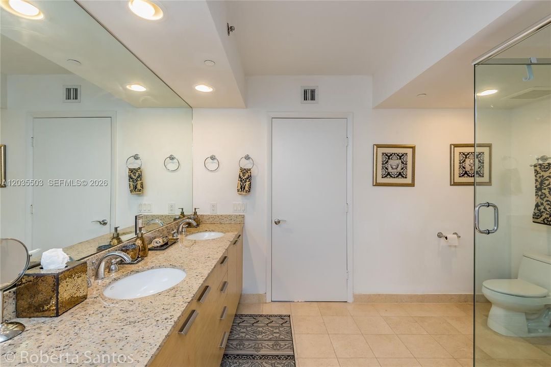 For Rent: $5,500 (2 beds, 2 baths, 1337 Square Feet)