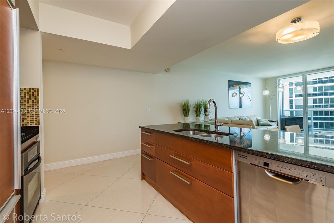 For Rent: $5,500 (2 beds, 2 baths, 1337 Square Feet)