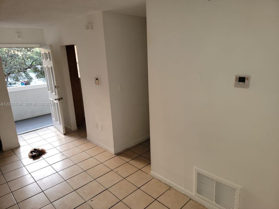 En Venta: $174,900 (1 camas, 1 baños, 664 Pies cuadrados)