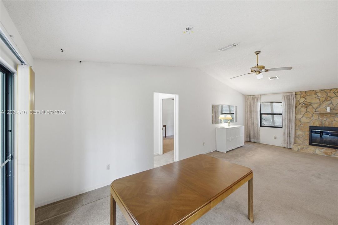 For Sale: $275,000 (2 beds, 2 baths, 1641 Square Feet)