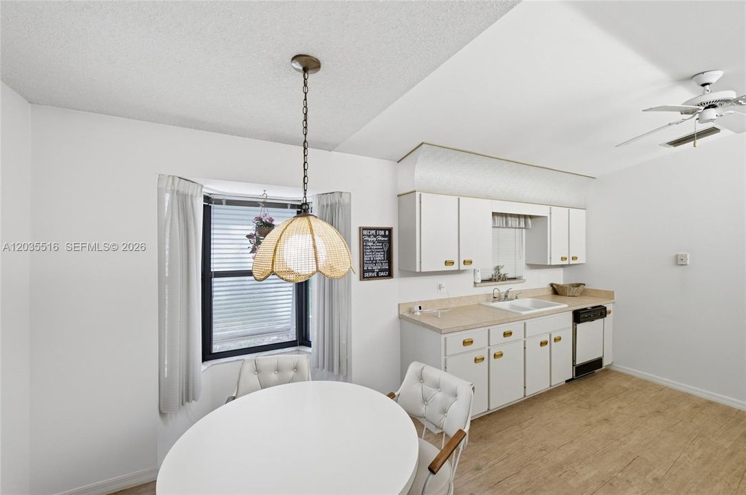 For Sale: $275,000 (2 beds, 2 baths, 1641 Square Feet)