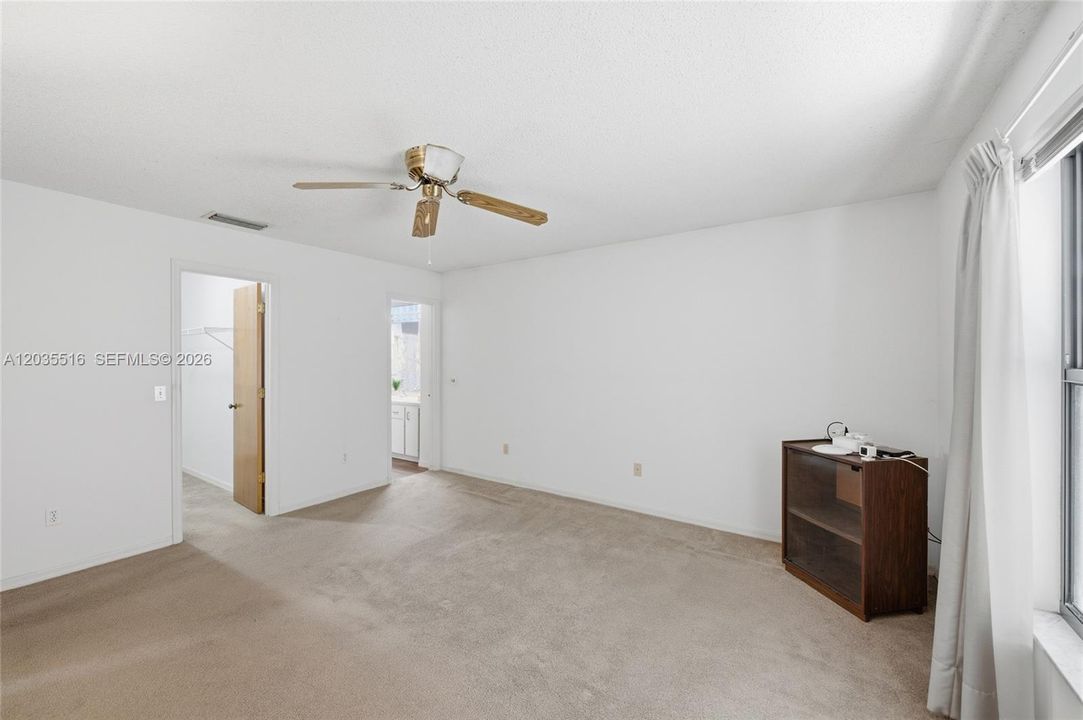 For Sale: $275,000 (2 beds, 2 baths, 1641 Square Feet)