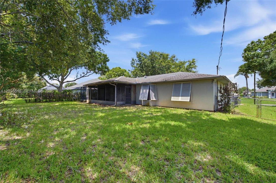 For Sale: $275,000 (2 beds, 2 baths, 1641 Square Feet)