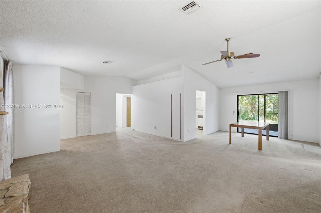 For Sale: $275,000 (2 beds, 2 baths, 1641 Square Feet)
