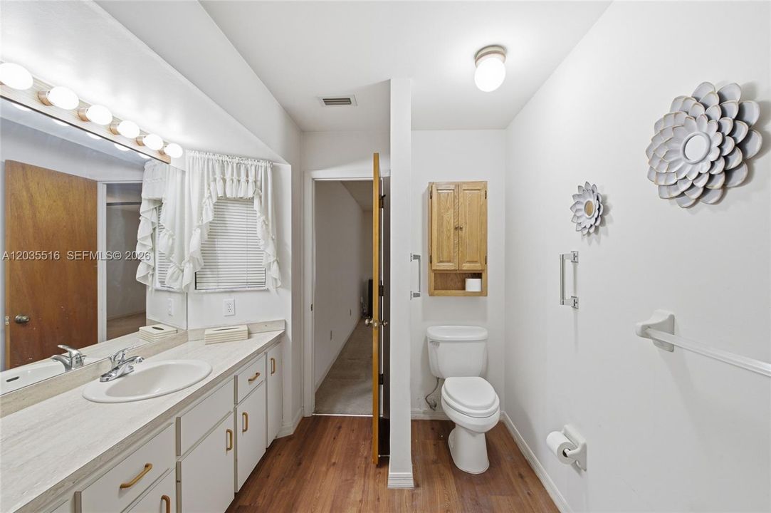 For Sale: $275,000 (2 beds, 2 baths, 1641 Square Feet)
