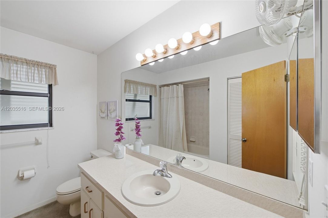 For Sale: $275,000 (2 beds, 2 baths, 1641 Square Feet)