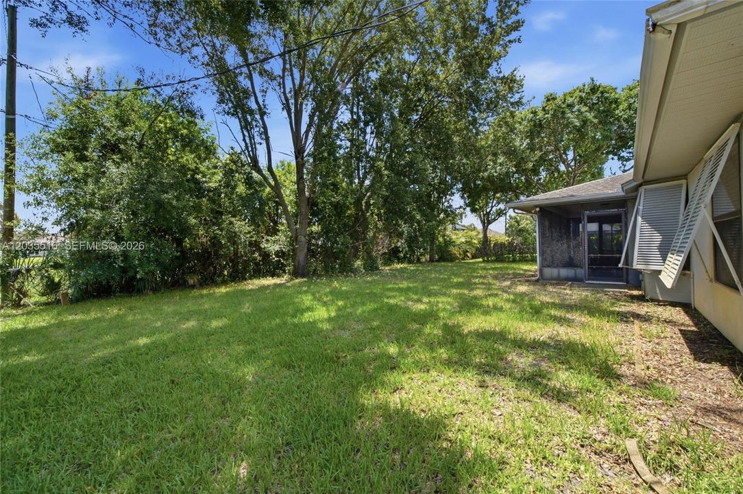 For Sale: $275,000 (2 beds, 2 baths, 1641 Square Feet)