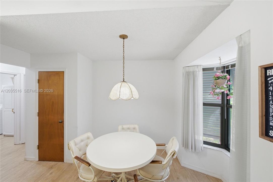 For Sale: $275,000 (2 beds, 2 baths, 1641 Square Feet)
