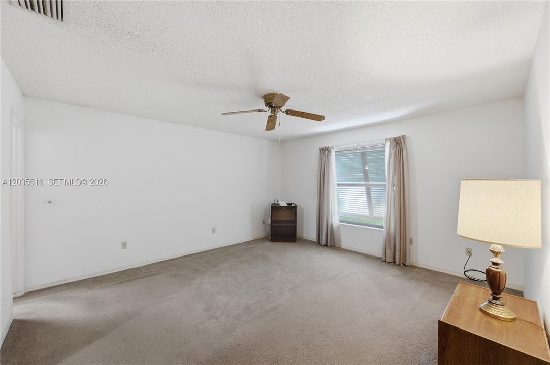 For Sale: $275,000 (2 beds, 2 baths, 1641 Square Feet)