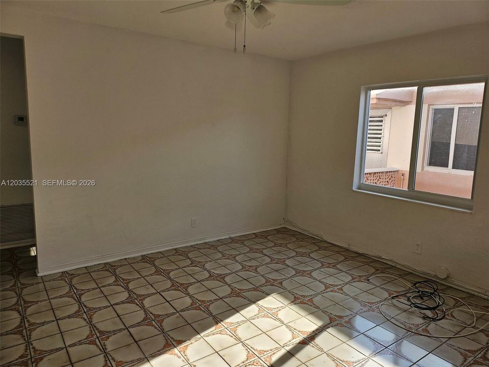 En Renta: $1,700 (2 camas, 2 baños, 3076 Pies cuadrados)