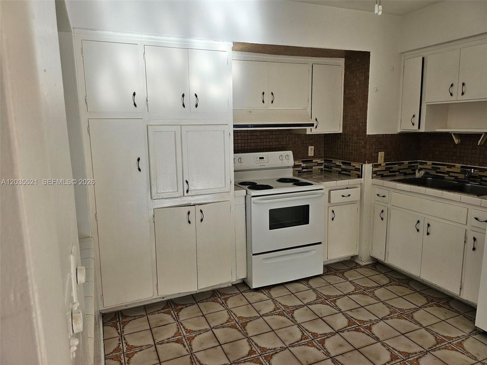 En Renta: $1,700 (2 camas, 2 baños, 3076 Pies cuadrados)