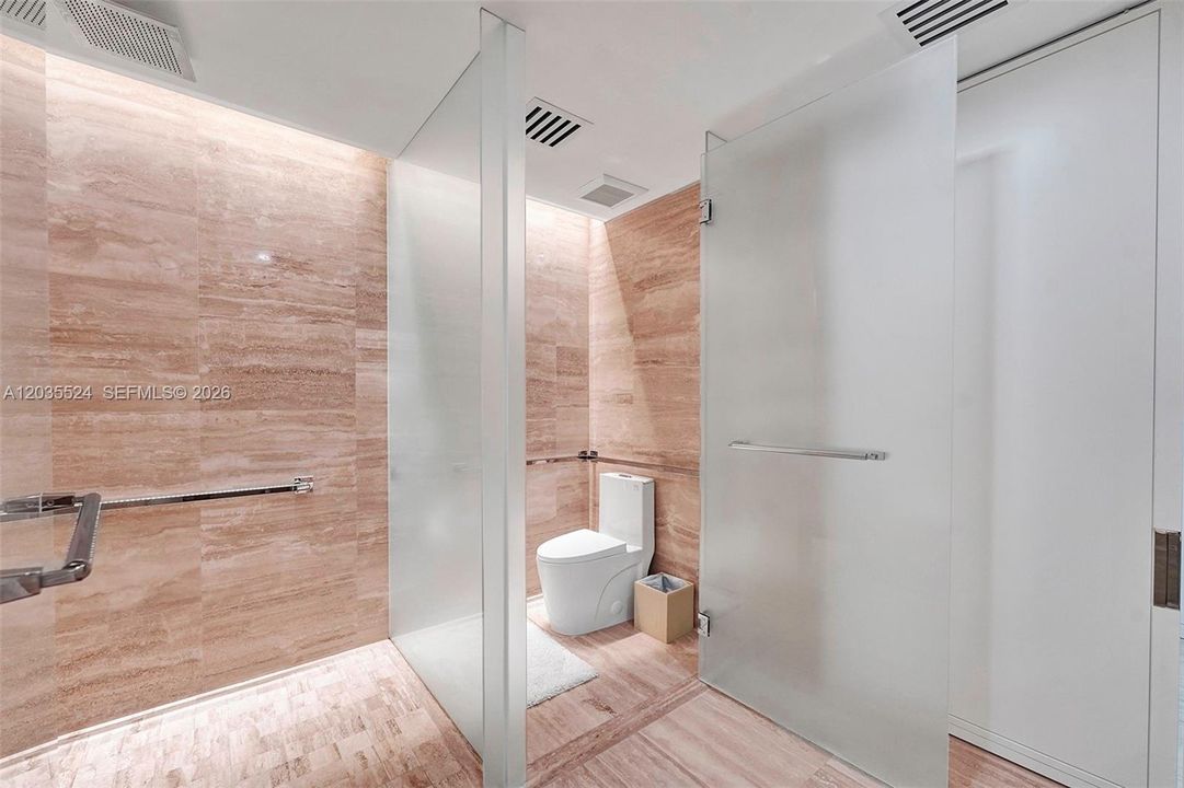 В аренду: $29,000 (2 спален, 3 ванн, 2103 Квадратных фут)