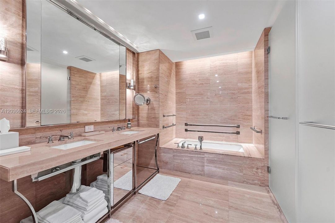 В аренду: $29,000 (2 спален, 3 ванн, 2103 Квадратных фут)