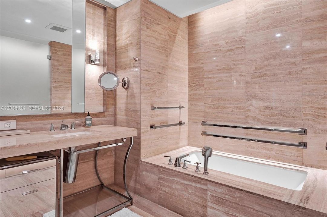 В аренду: $29,000 (2 спален, 3 ванн, 2103 Квадратных фут)