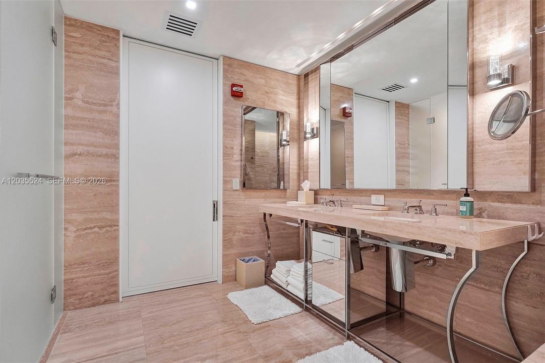 В аренду: $29,000 (2 спален, 3 ванн, 2103 Квадратных фут)