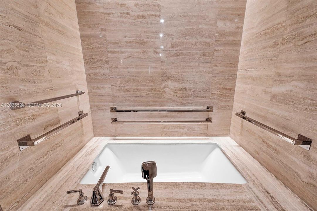 В аренду: $29,000 (2 спален, 3 ванн, 2103 Квадратных фут)