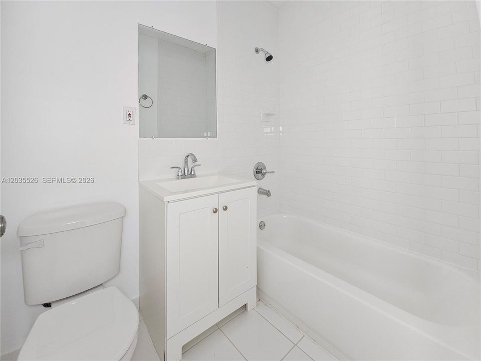 В аренду: $1,700 (1 спален, 1 ванн, 650 Квадратных фут)