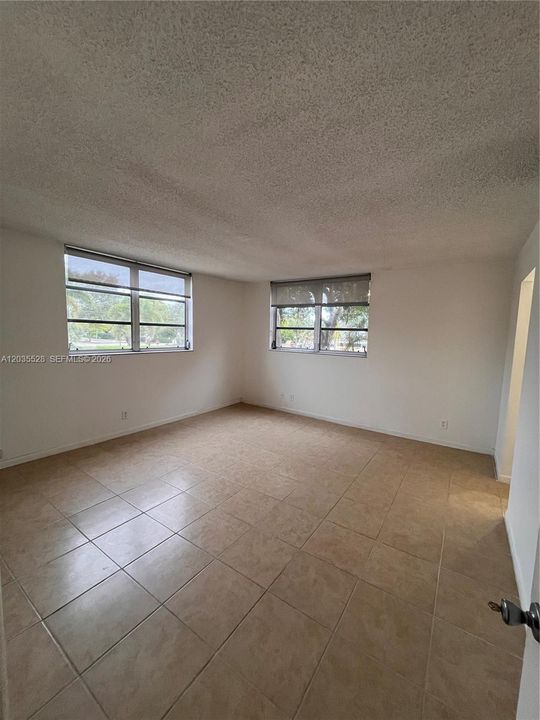 Active With Contract: $1,950 (2 beds, 2 baths, 1260 Square Feet)