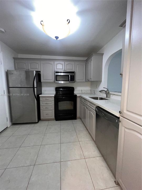 Active With Contract: $1,950 (2 beds, 2 baths, 1260 Square Feet)