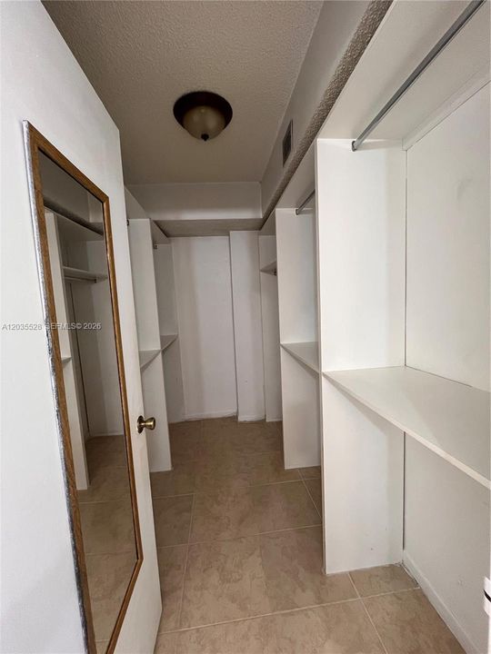 Active With Contract: $1,950 (2 beds, 2 baths, 1260 Square Feet)